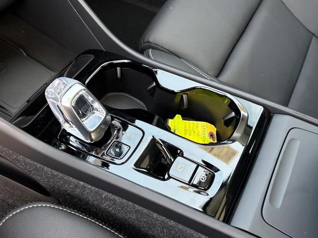 Photo of 2025 Onyx Black Volvo XC40