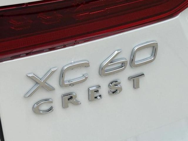 Photo of 2026 Crystal White Volvo XC60