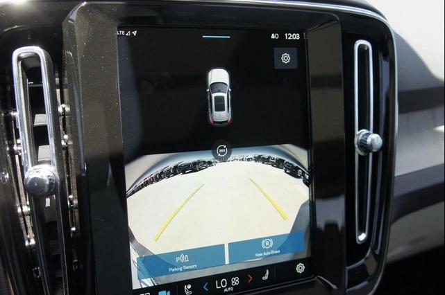 Photo of 2025 Onyx Black Volvo XC40