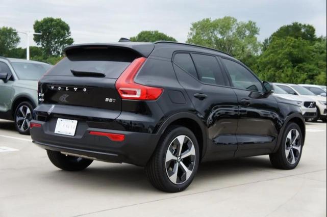 Photo of 2025 Onyx Black Volvo XC40