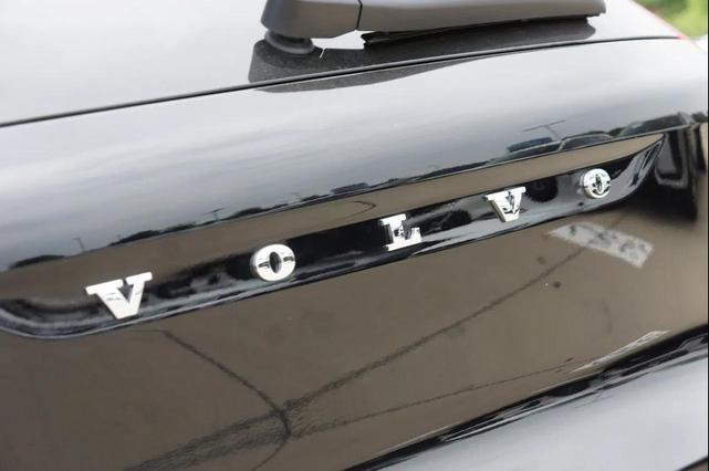 Photo of 2025 Onyx Black Volvo XC40