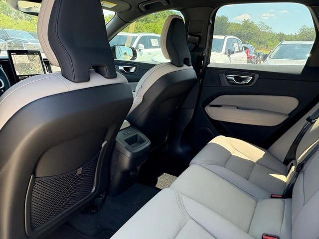 Photo of 2026 Crystal White Volvo XC60