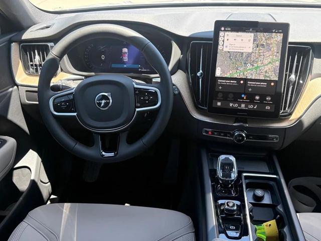 Photo of 2026 Crystal White Volvo XC60
