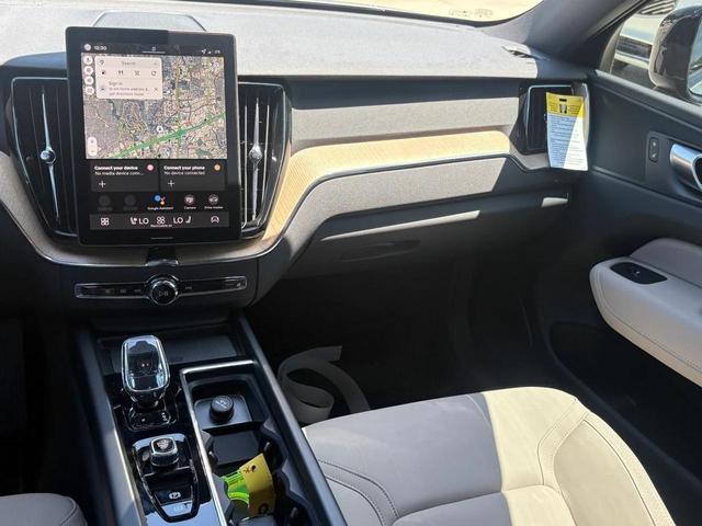 Photo of 2026 Crystal White Volvo XC60
