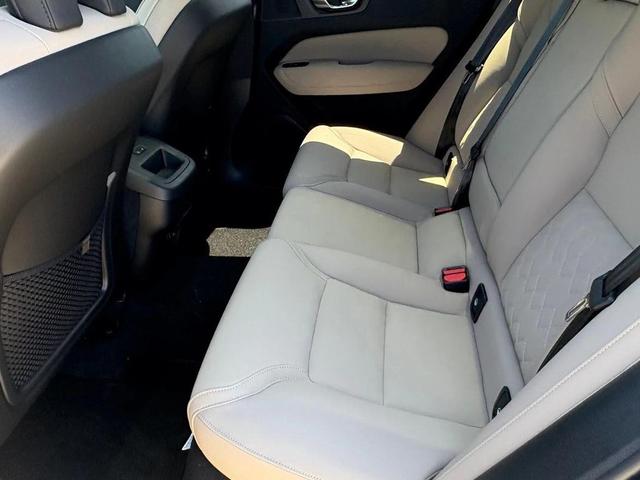 Photo of 2026 Crystal White Volvo XC60