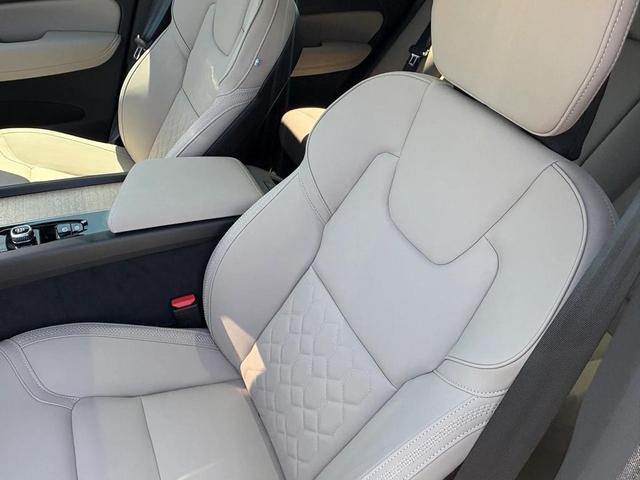 Photo of 2026 Crystal White Volvo XC60