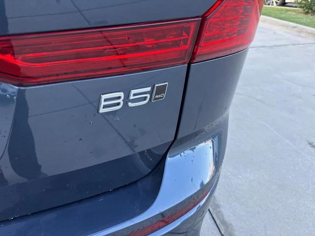 Photo of 2025 Denim Blue Metallic Volvo XC60