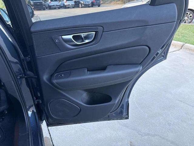Photo of 2025 Denim Blue Metallic Volvo XC60