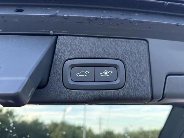 Photo of 2025 Denim Blue Metallic Volvo XC60
