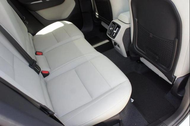 Photo of 2025 Onyx Black Volvo XC40
