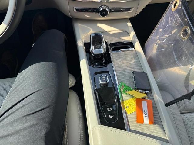 Photo of 2023 Onyx Black Metallic Volvo XC60