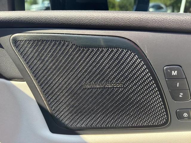 Photo of 2023 Onyx Black Metallic Volvo XC60