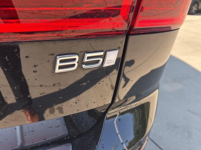 Photo of 2023 Onyx Black Metallic Volvo XC60