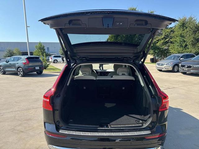 Photo of 2023 Onyx Black Metallic Volvo XC60