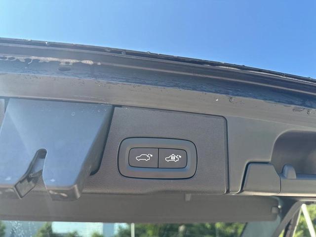 Photo of 2023 Onyx Black Metallic Volvo XC60