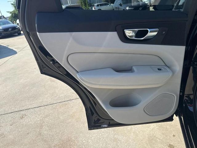 Photo of 2023 Onyx Black Metallic Volvo XC60