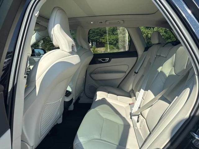Photo of 2023 Onyx Black Metallic Volvo XC60