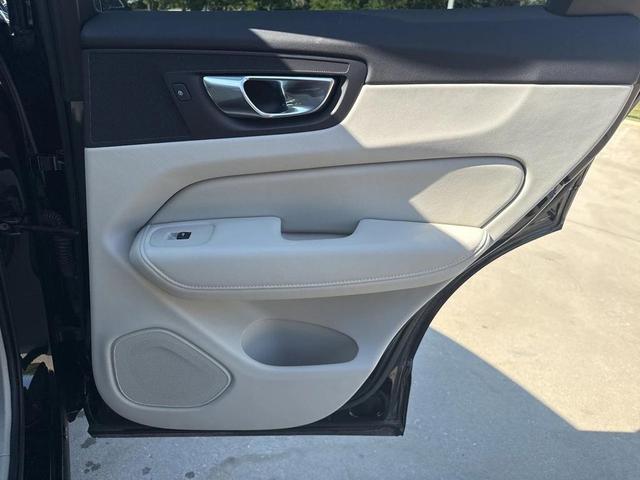 Photo of 2023 Onyx Black Metallic Volvo XC60