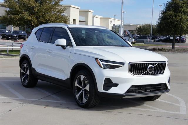 Photo of 2025 Crystal White Pearl Volvo XC40