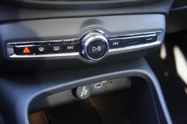 Photo of 2025 Crystal White Pearl Volvo XC40