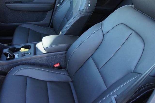 Photo of 2025 Crystal White Pearl Volvo XC40