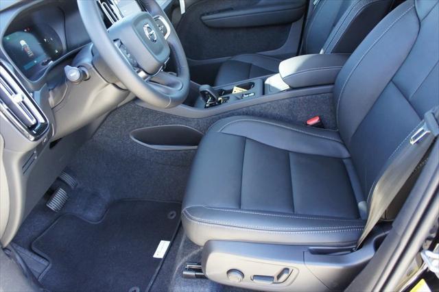 Photo of 2025 Crystal White Pearl Volvo XC40