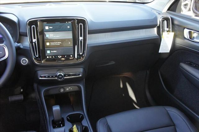 Photo of 2025 Crystal White Pearl Volvo XC40