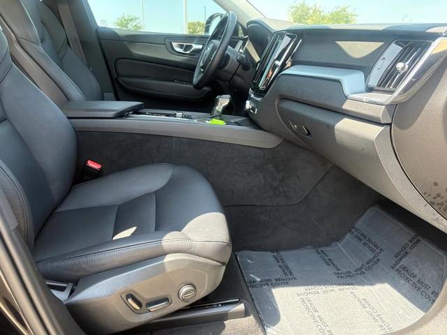 Photo of 2020 Onyx Black Metallic Volvo XC60