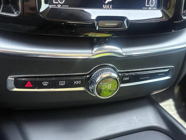 Photo of 2020 Onyx Black Metallic Volvo XC60