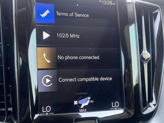 Photo of 2020 Onyx Black Metallic Volvo XC60