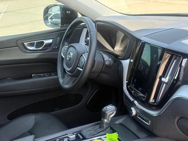 Photo of 2020 Onyx Black Metallic Volvo XC60