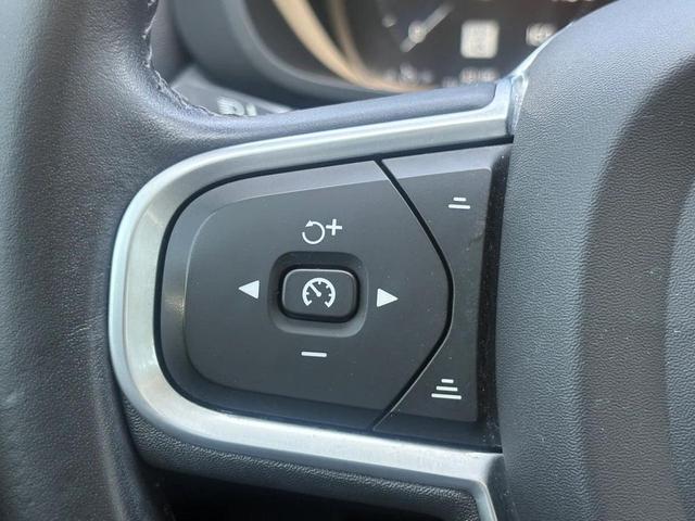 Photo of 2020 Onyx Black Metallic Volvo XC60