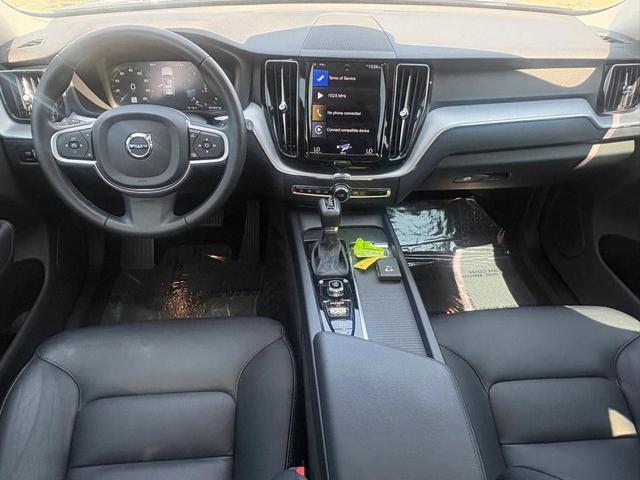 Photo of 2020 Onyx Black Metallic Volvo XC60