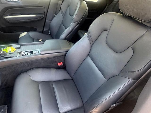 Photo of 2020 Onyx Black Metallic Volvo XC60