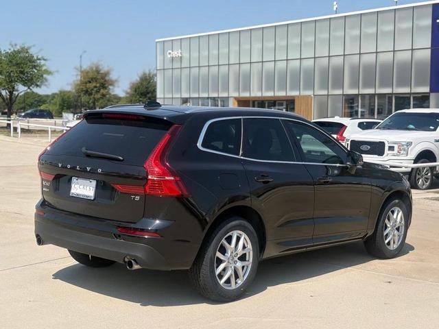 Photo of 2020 Onyx Black Metallic Volvo XC60