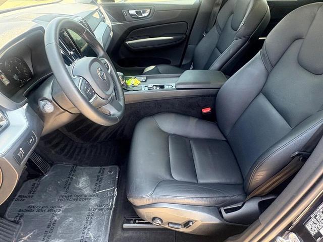 Photo of 2020 Onyx Black Metallic Volvo XC60