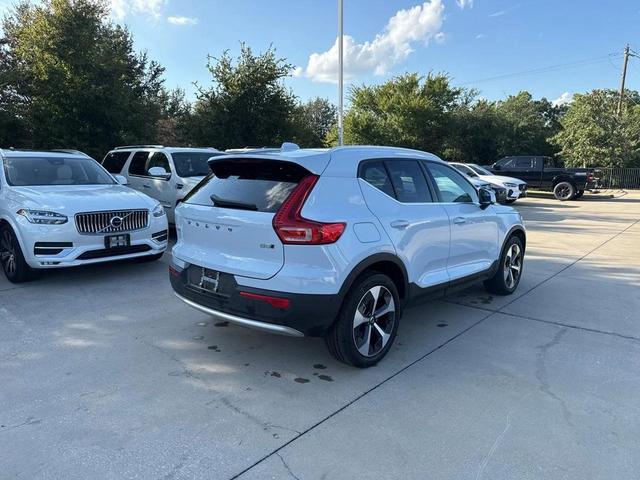 Photo of 2025 Cloud Blue Volvo XC40
