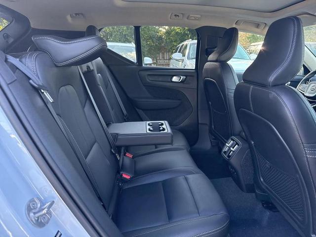 Photo of 2025 Cloud Blue Volvo XC40