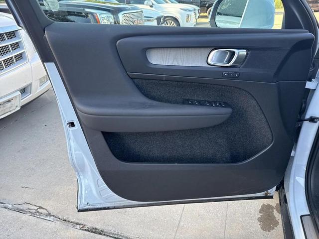 Photo of 2025 Cloud Blue Volvo XC40