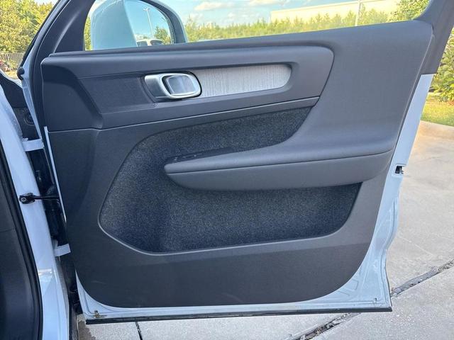 Photo of 2025 Cloud Blue Volvo XC40