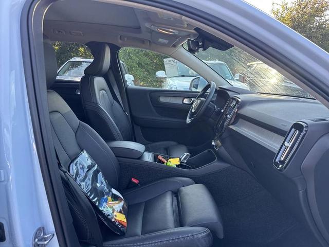 Photo of 2025 Cloud Blue Volvo XC40