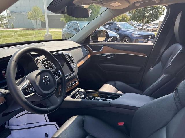 Photo of 2023 Onyx Black Metallic Volvo XC90