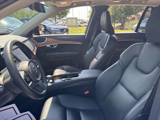 Photo of 2023 Onyx Black Metallic Volvo XC90