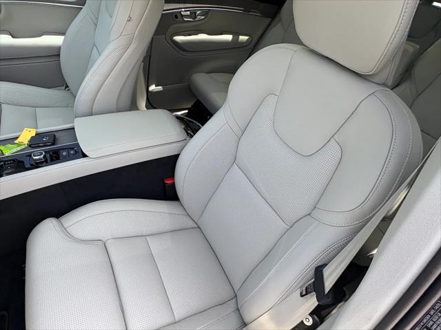 Photo of 2026 Mulberry Red Volvo XC90