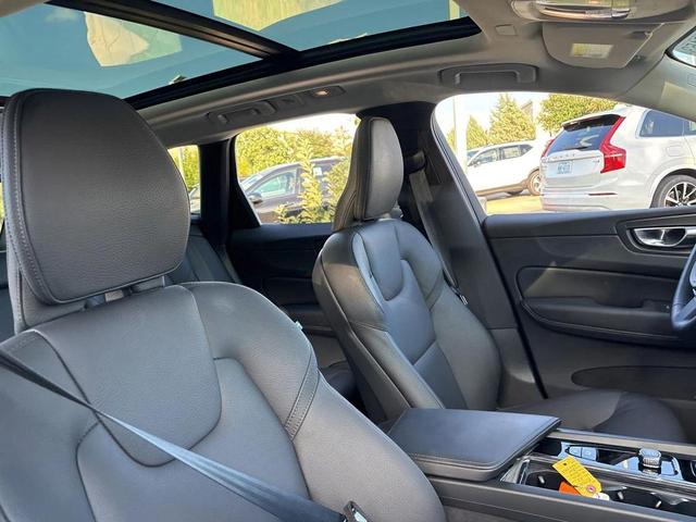 Photo of 2025 Onyx Black Metallic Volvo XC60