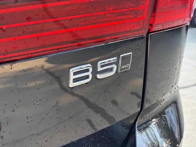Photo of 2025 Onyx Black Metallic Volvo XC60