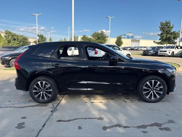 Photo of 2025 Onyx Black Metallic Volvo XC60