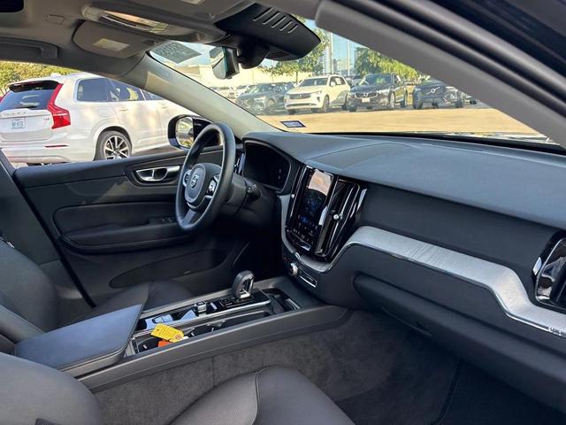 Photo of 2025 Onyx Black Metallic Volvo XC60