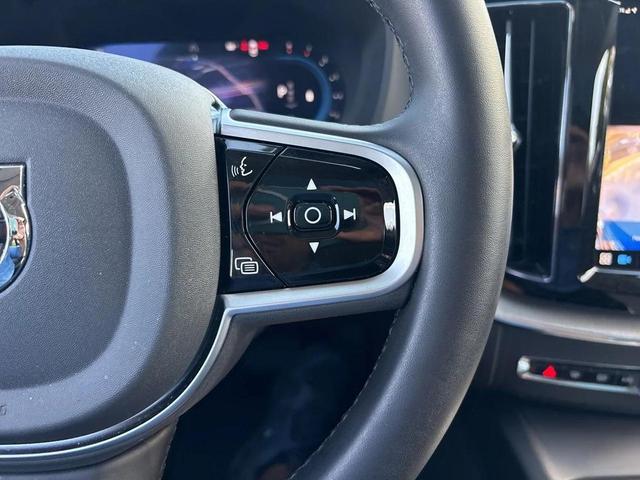 Photo of 2025 Onyx Black Metallic Volvo XC60