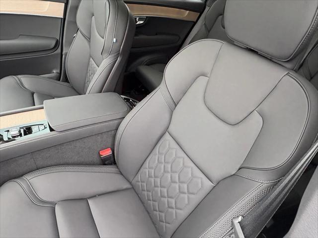 Photo of 2026 Vapour Gray Volvo XC90